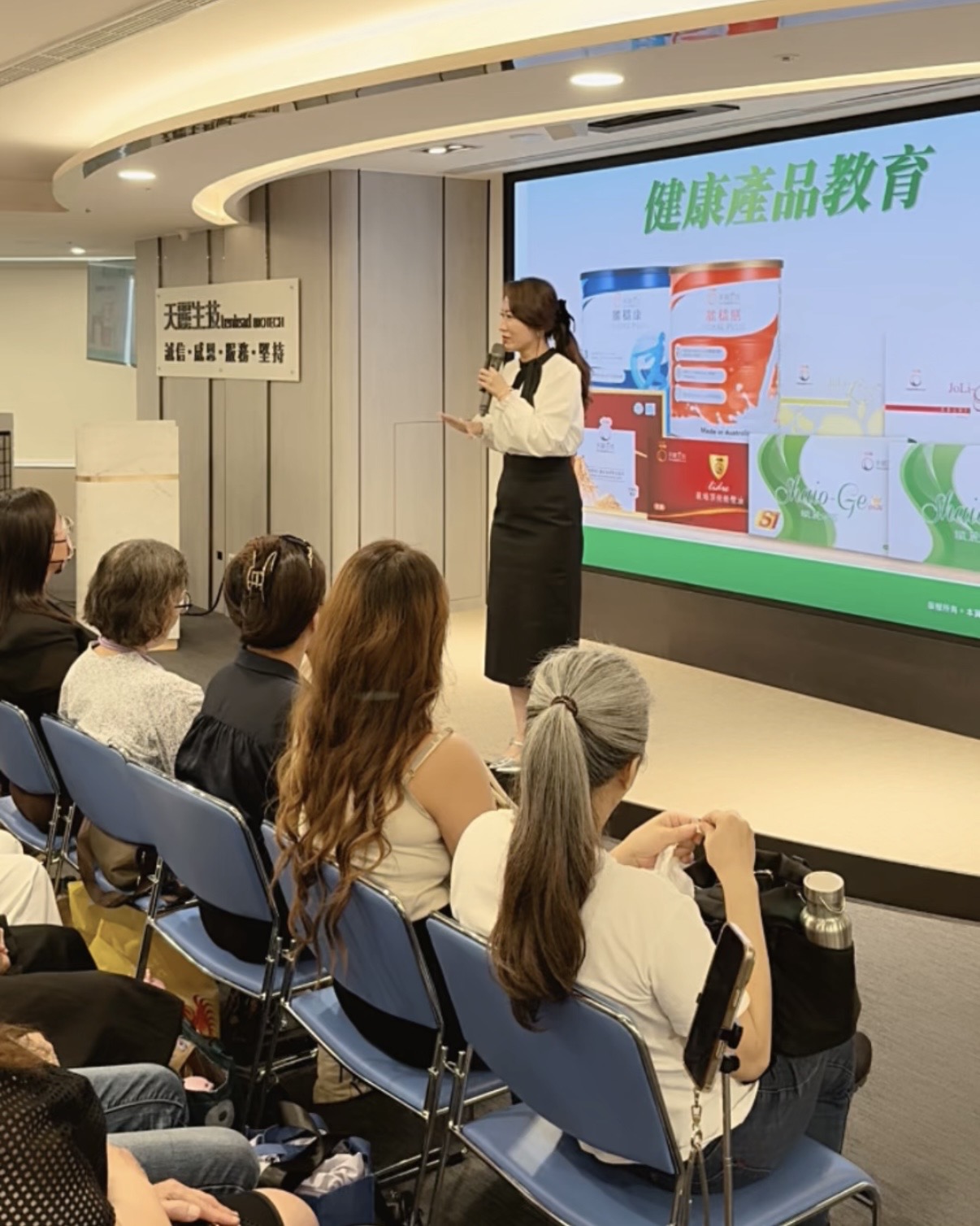 我在美容與健康教育課程現場授課的真實紀錄
